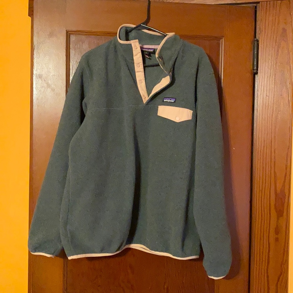 Patagonia synchilla grey with pink trim.  XL